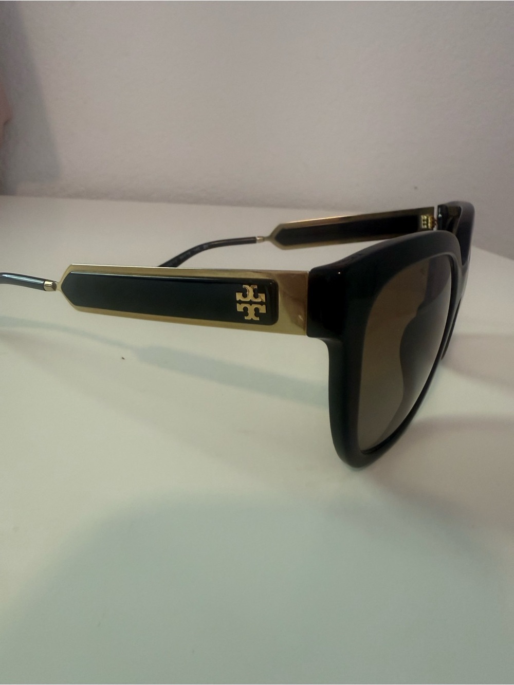 Tory Burch Black and Gold Oversized Logo-Arm Sunglasses